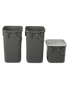 Forenkler når du skal avfallssortere – tre kildesorteringsbøtter i to ulike størrelser.

Til komposterbart avfall, resirkulerbart materiale og restavfall.

Sett dem utenfor synsvinkel, men lettilgjengelig – passer under de fleste oppvaskbenker.